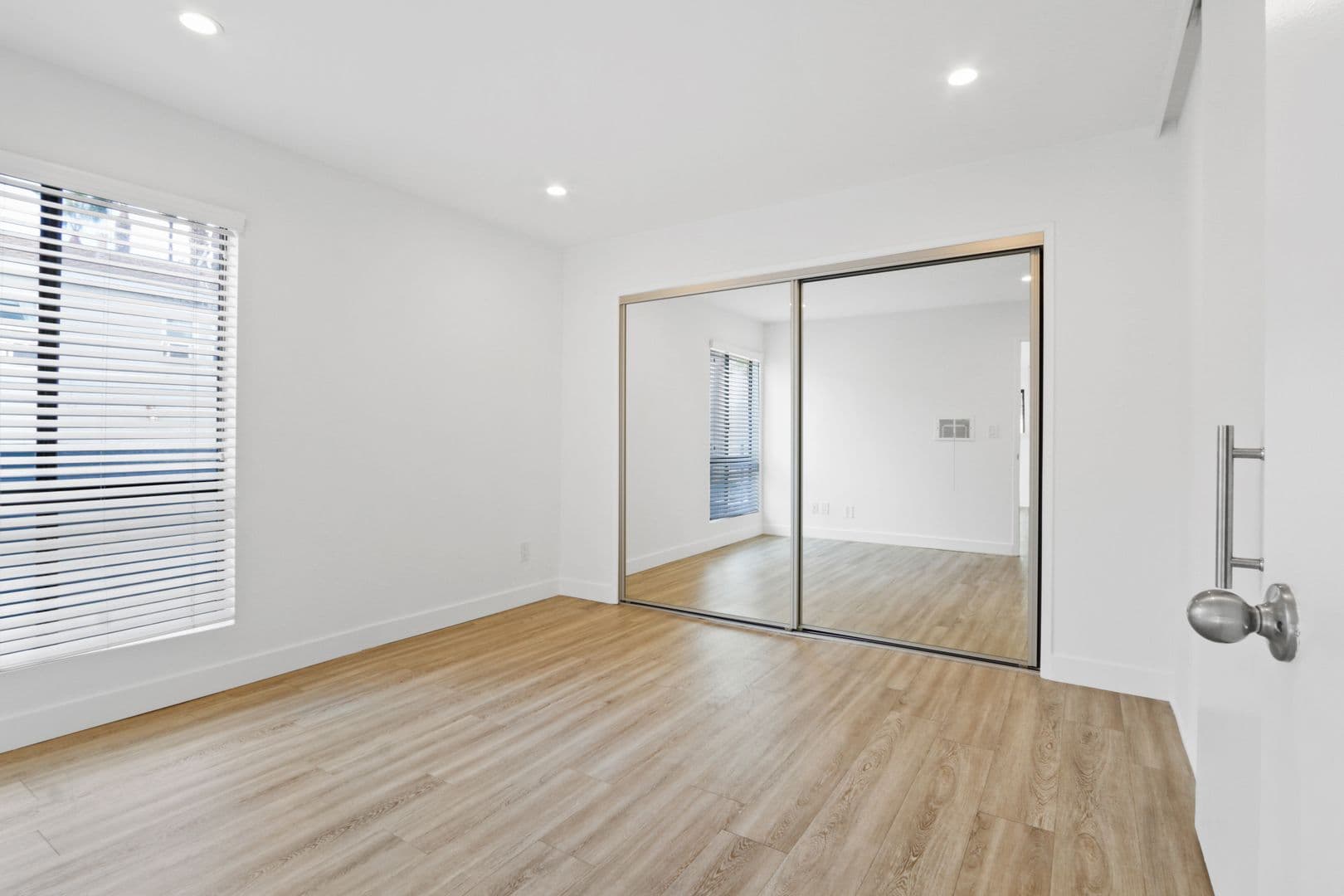 Santa Monica Apartment: 117 Pacific Street