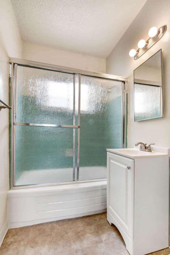 Santa Monica Apartment: 1010 Pico Blvd.