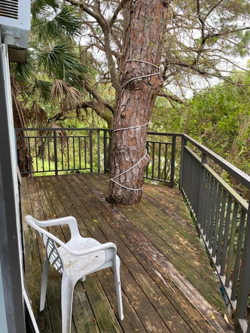 Bradenton Apartment: 1104 59th Avenue Drive West