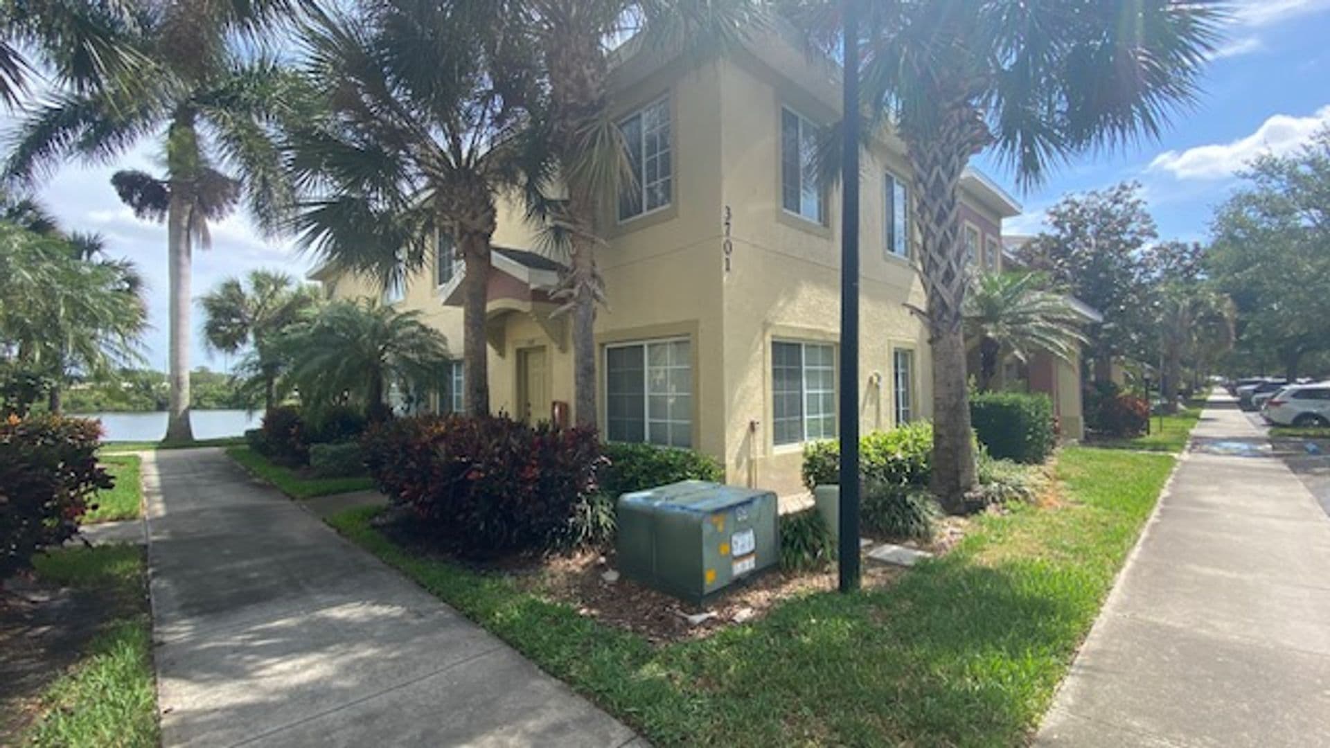 Bradenton House: 3701 45th Terrace W  - 3701 Lakeside Village #102