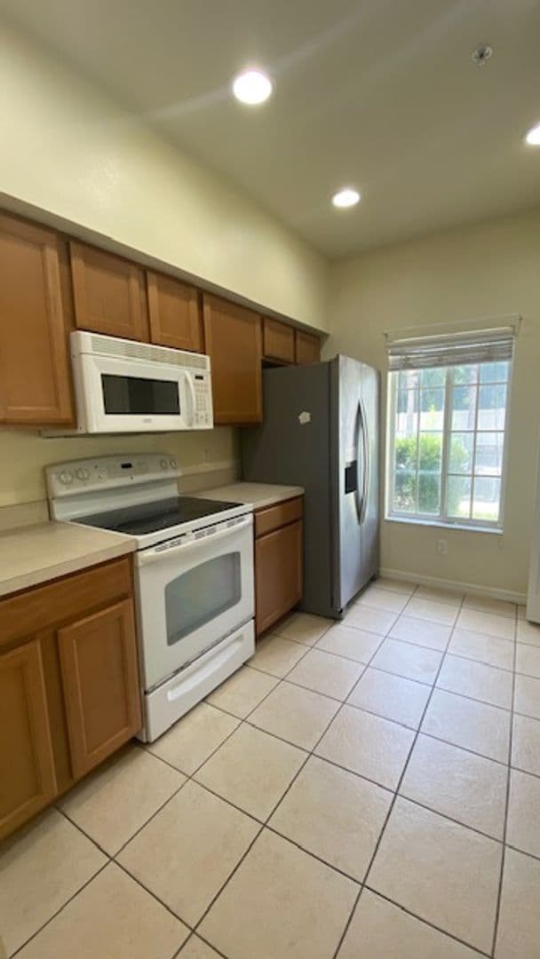 Bradenton House: 3701 45th Terrace W  - 3701 Lakeside Village #102