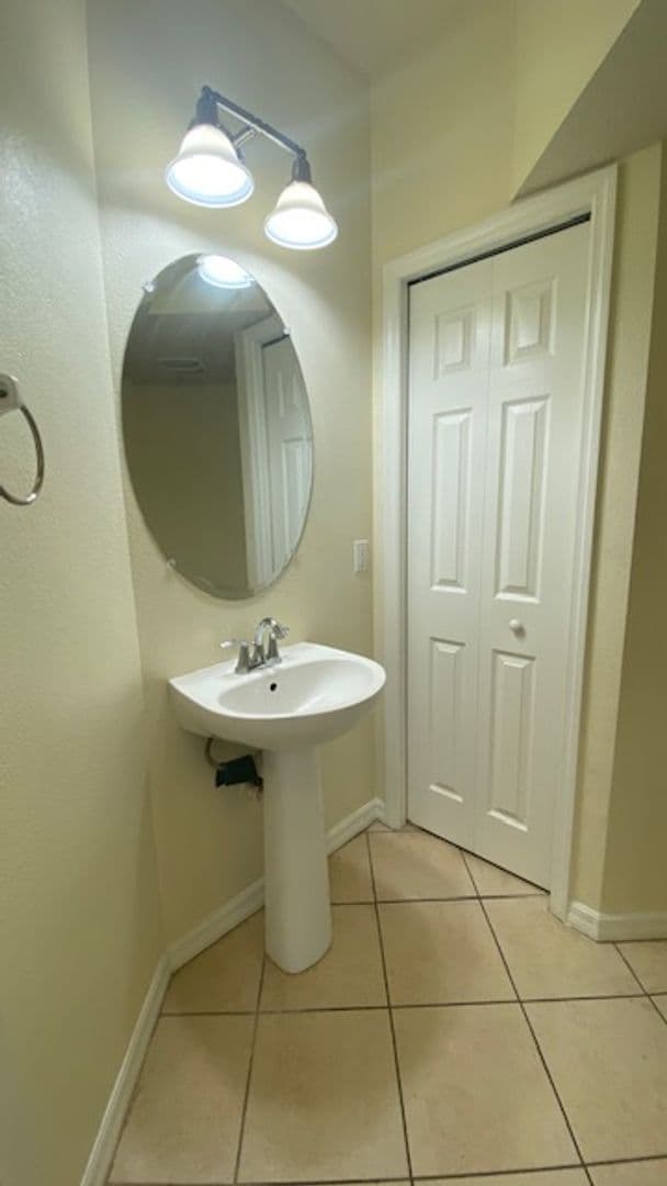 Bradenton House: 3701 45th Terrace W  - 3701 Lakeside Village #102