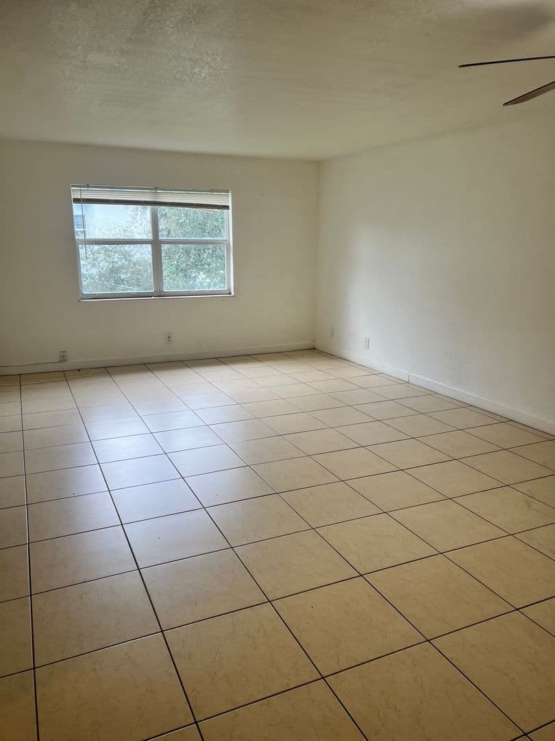 Deerfield Beach Apartment: 5350 NE 5th Terrace