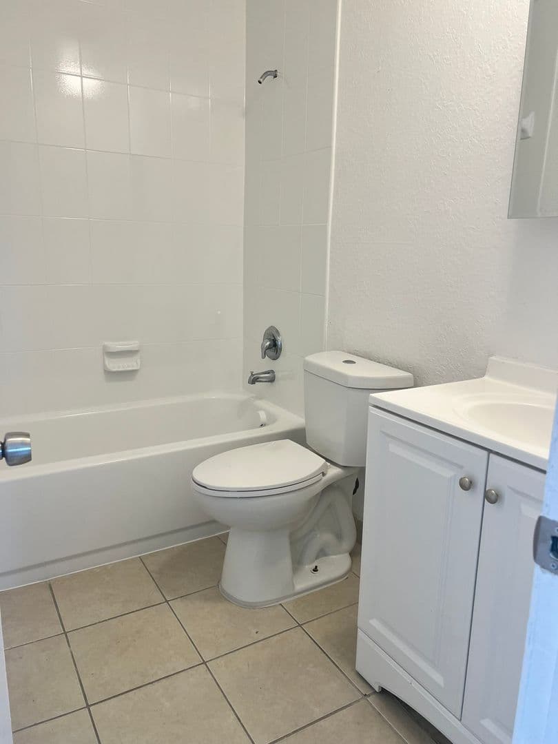 Deerfield Beach Apartment: 5350 NE 5th Terrace