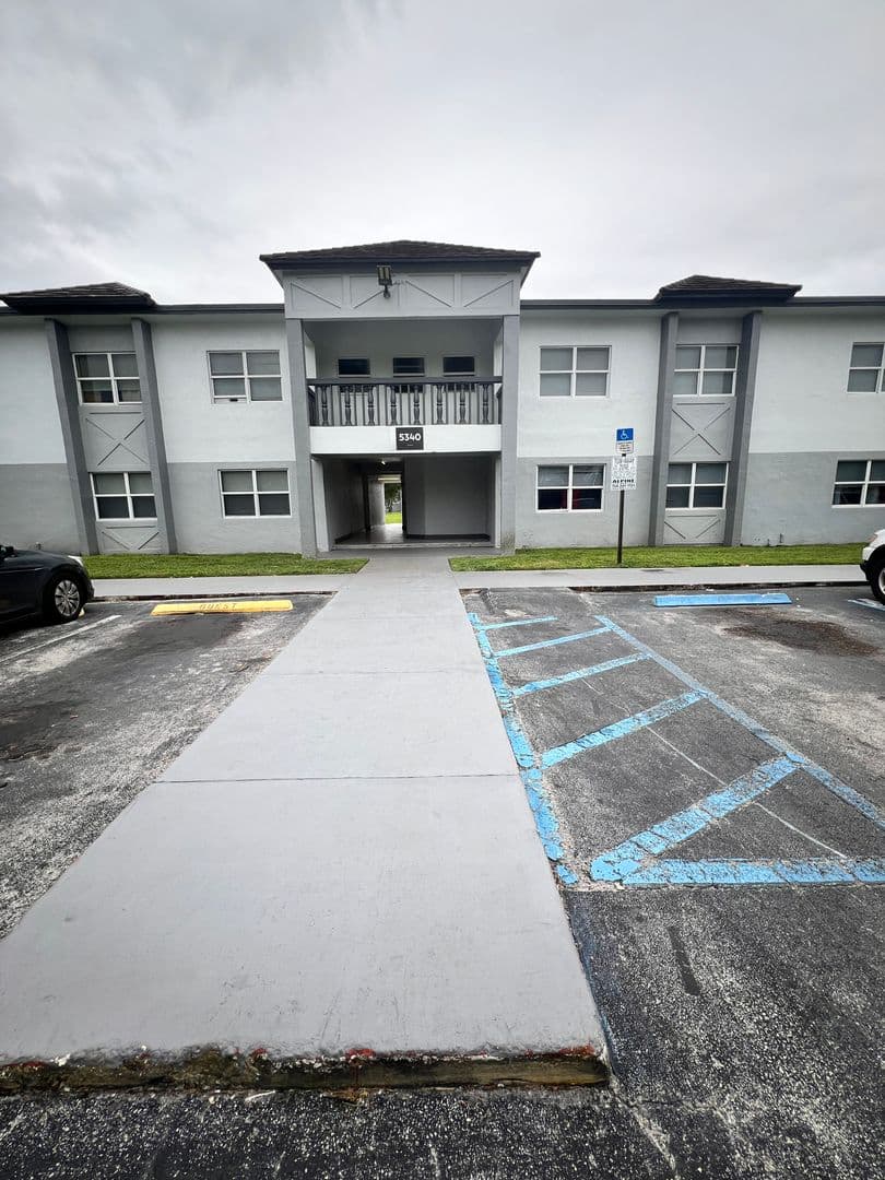 Deerfield Beach Apartment: 5350 NE 5th Terrace