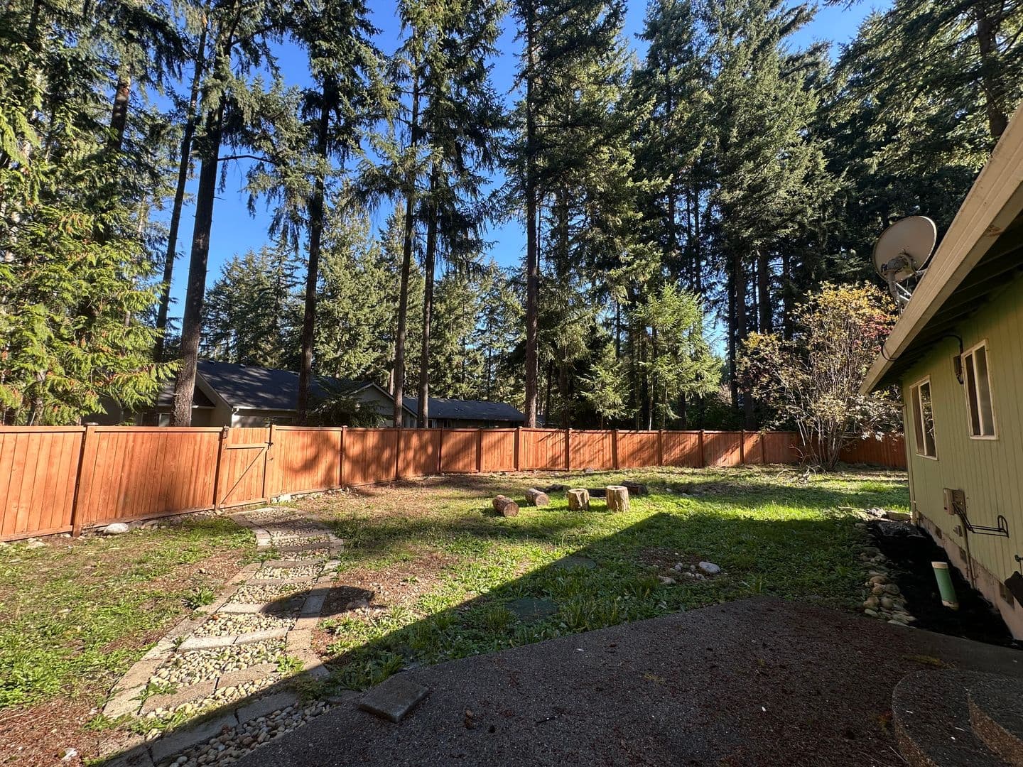 Yelm House: 22342 Bluewater Dr SE