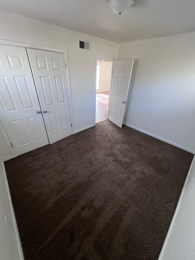 Pittsburg Apartment: 2014 S Elm St