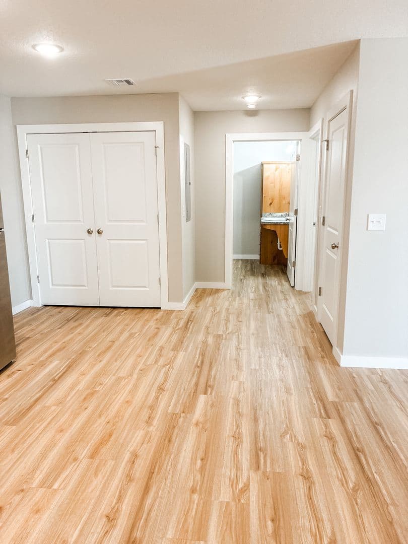 Carthage Apartment: 2901-2923 White Rock Rd