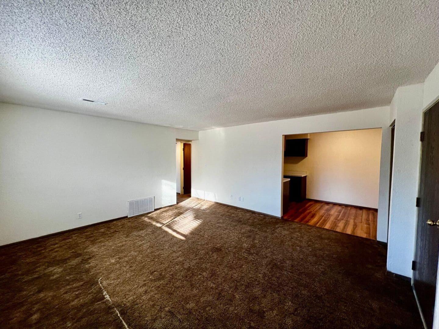 Neosho Apartment: 1451 Pineville Rd