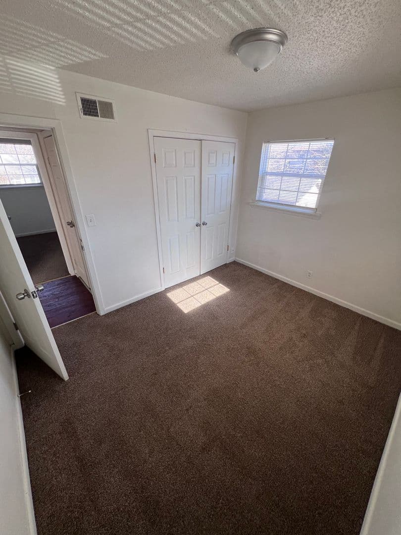 Pittsburg Apartment: 2014 S Elm St
