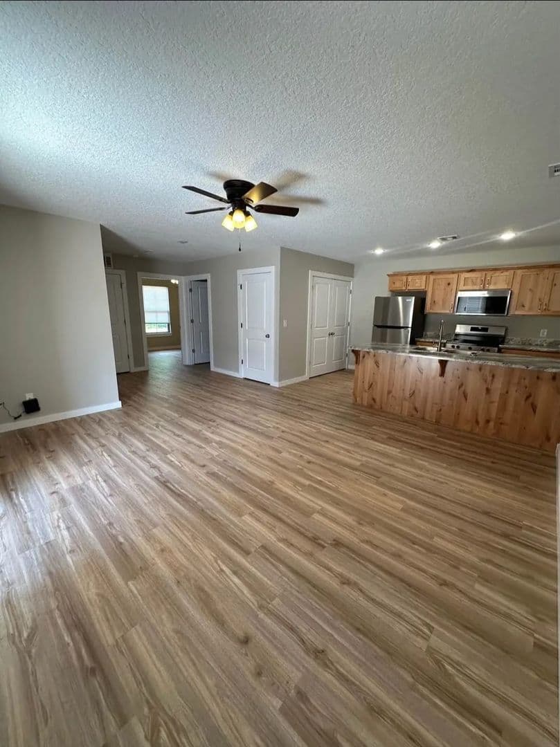 Carthage Apartment: 2901-2923 White Rock Rd