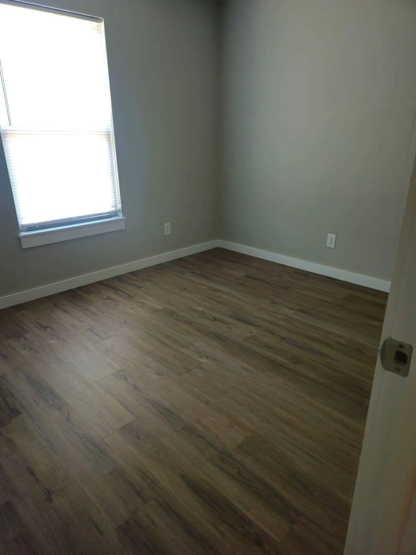 Carthage Apartment: 2901-2923 White Rock Rd