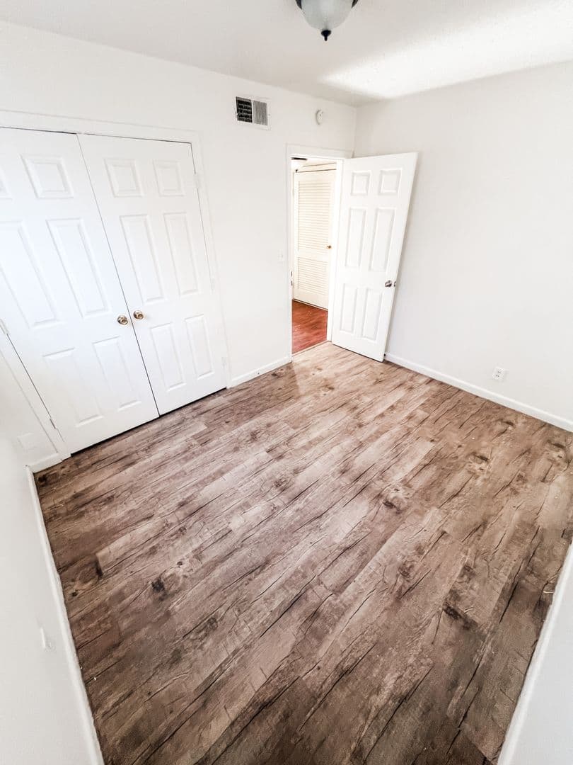 Pittsburg Apartment: 2014 S Elm St