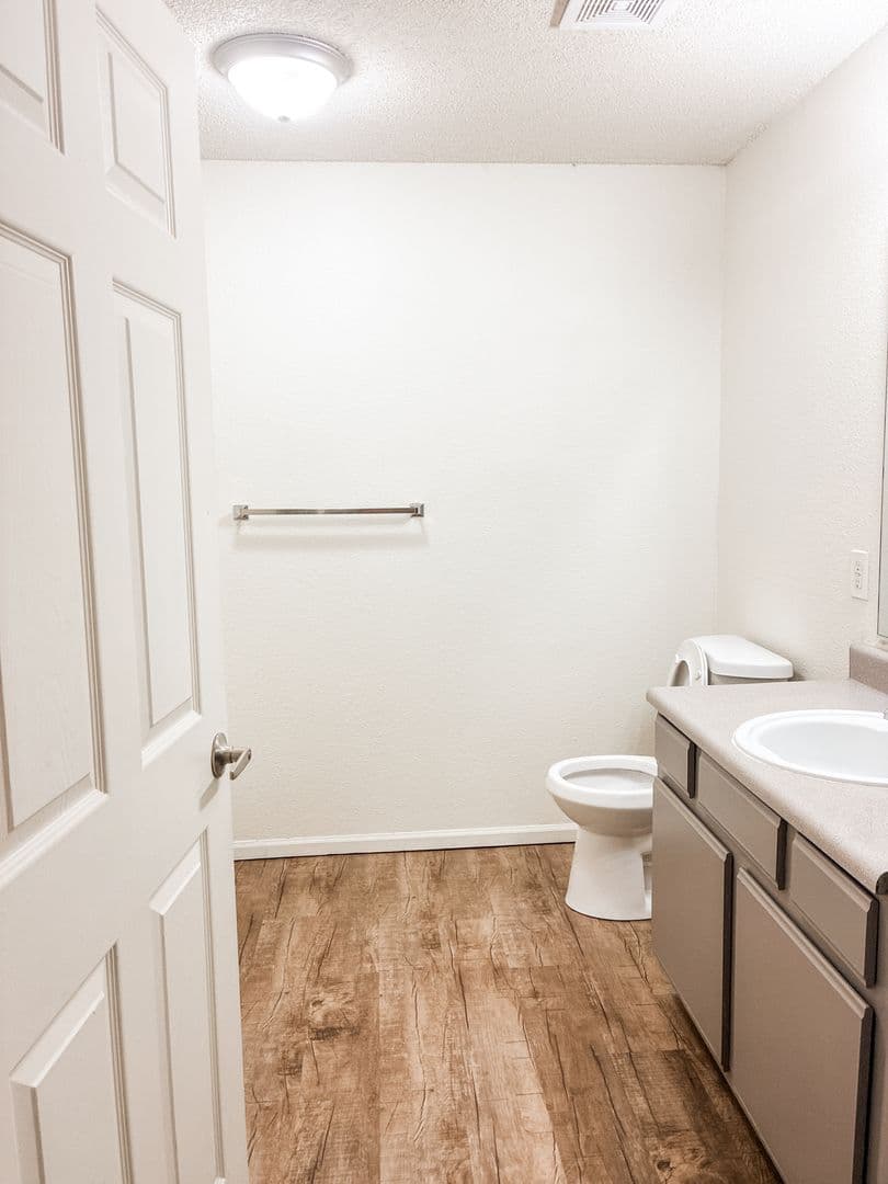 Pittsburg Apartment: 310 S Free King Hwy