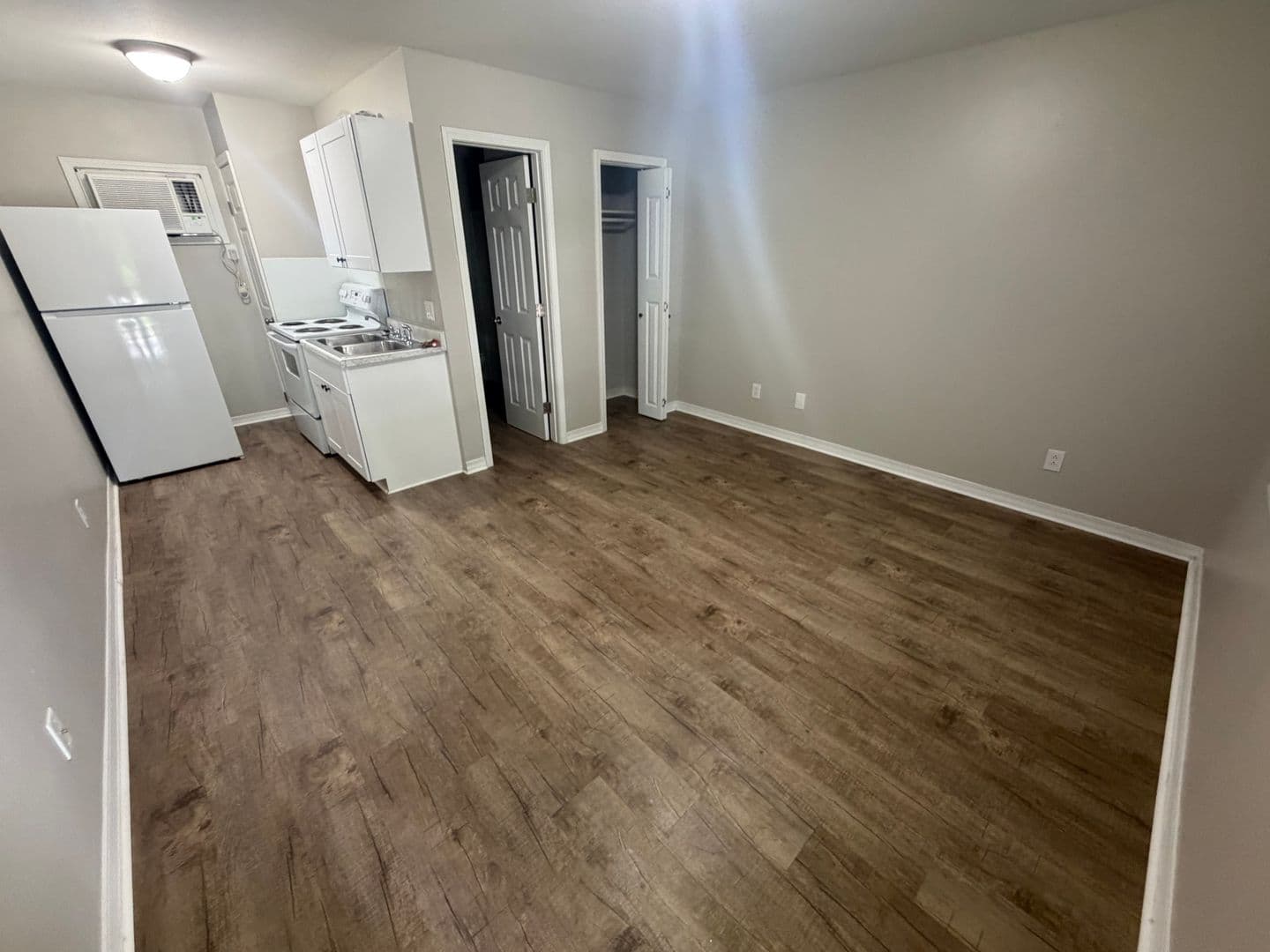 Neosho Apartment: 201 White Ave
