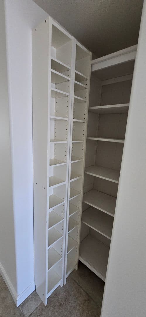 Los Angeles Apartment: 1748 Colby Ave