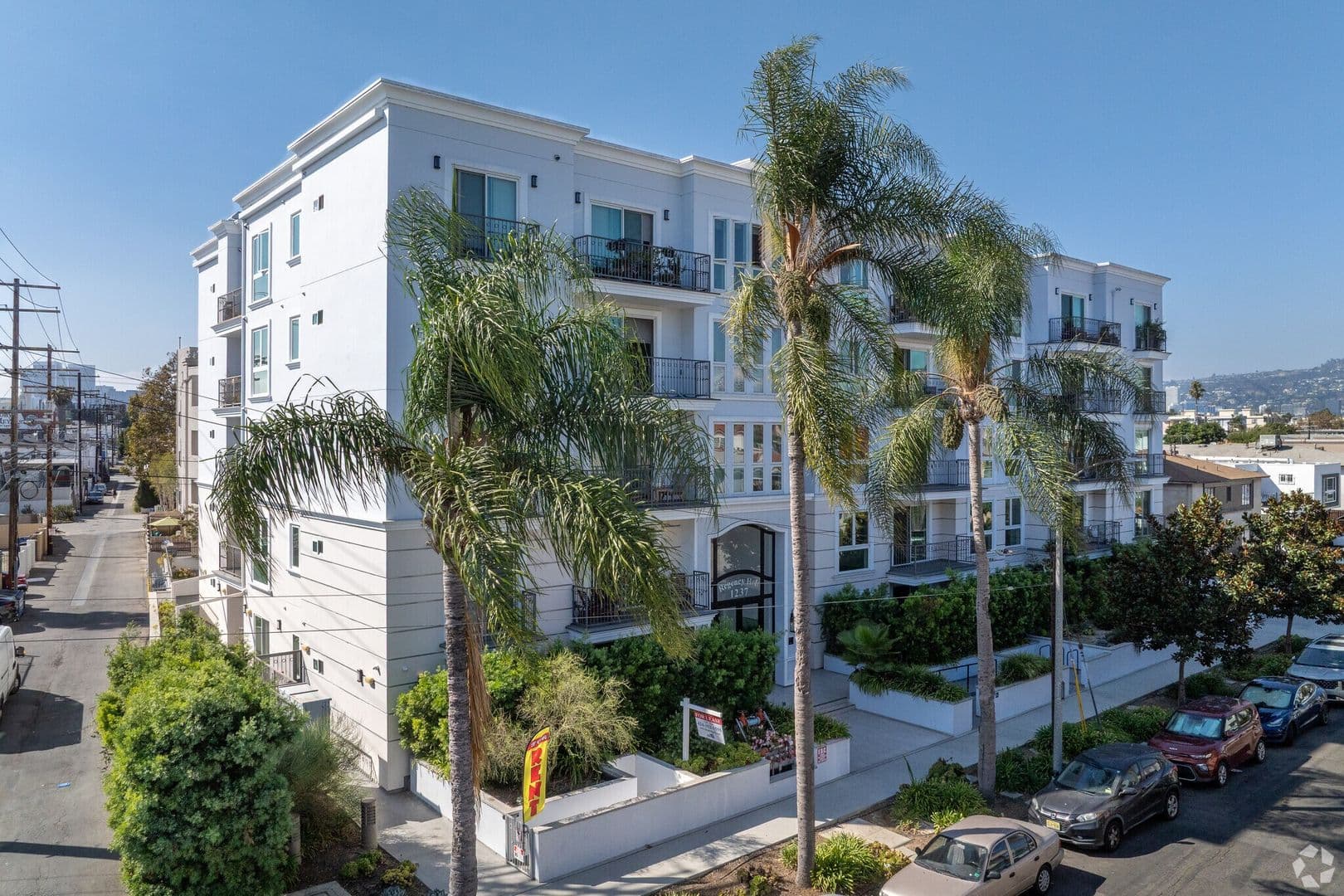 Los Angeles Apartment: 1237 S. Holt Ave
