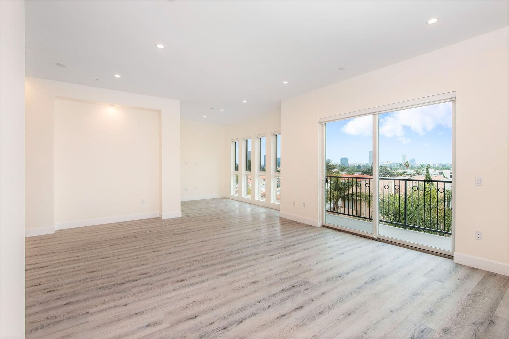 Los Angeles Apartment: 1237 S. Holt Ave