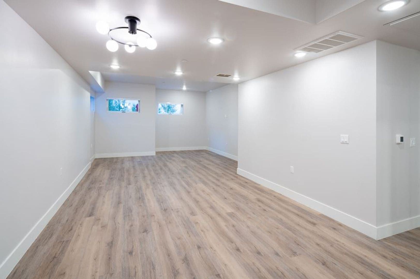 Palms Apartment: 3672 Jasmine Ave