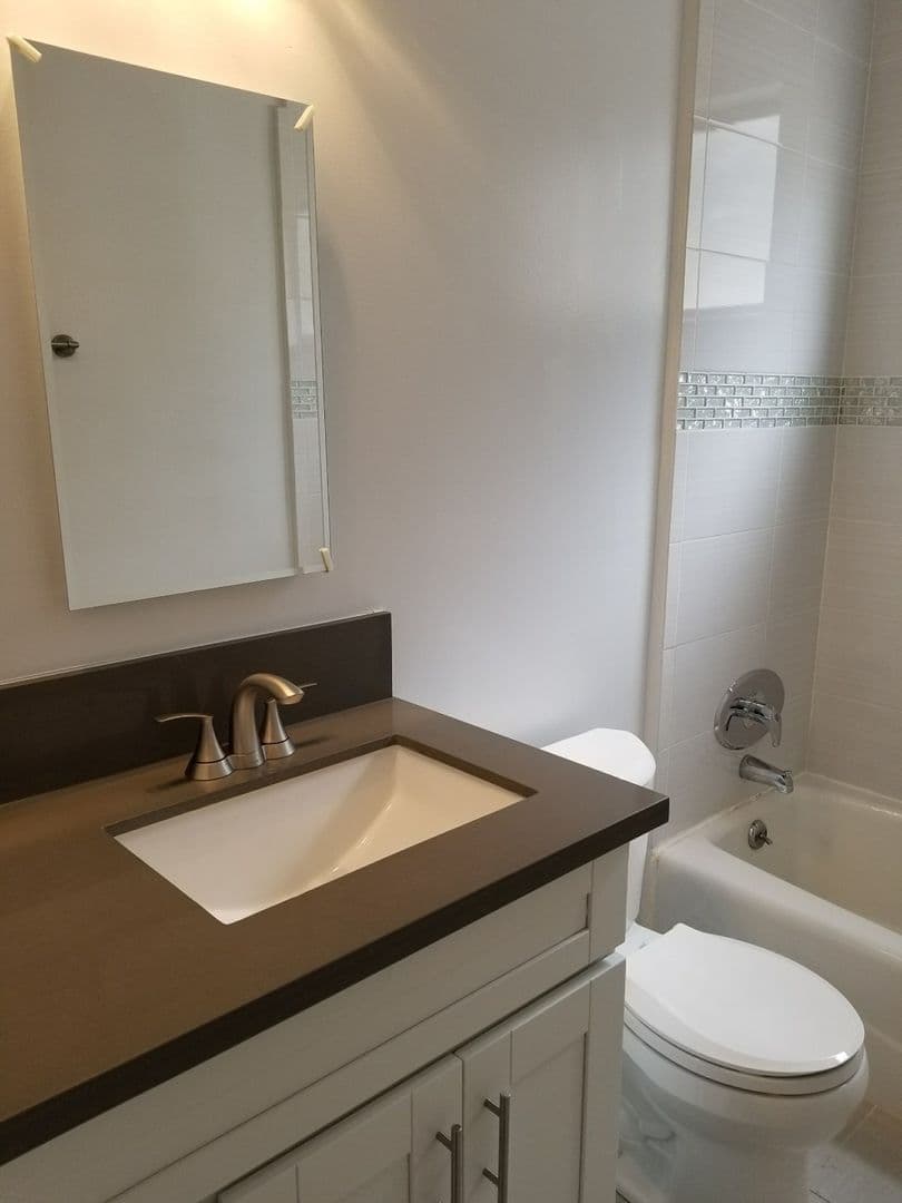 west hollywood Apartment: 7607 Norton Ave