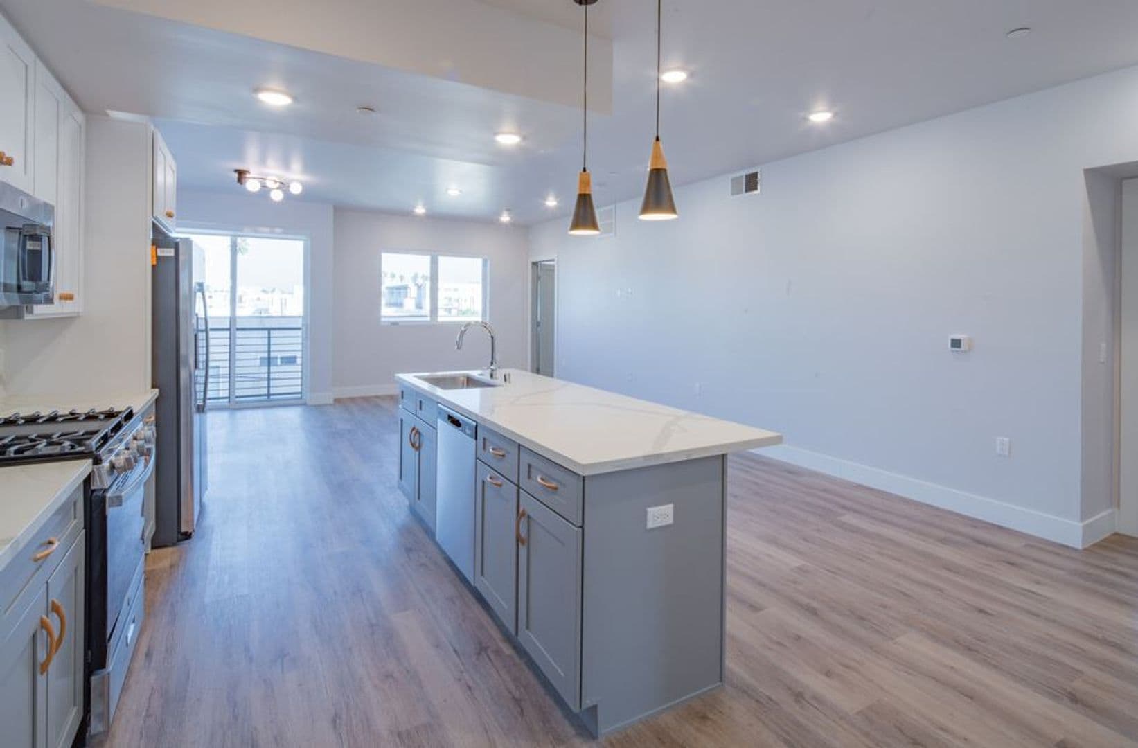 Palms Apartment: 3672 Jasmine Ave