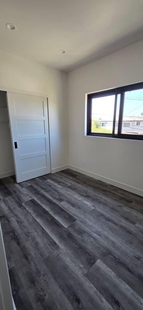 Los Angeles Apartment: 1920 S Sherbourne Dr