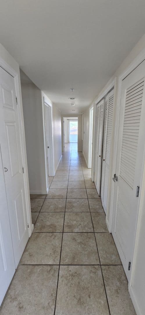 Los Angeles Apartment: 1748 Colby Ave