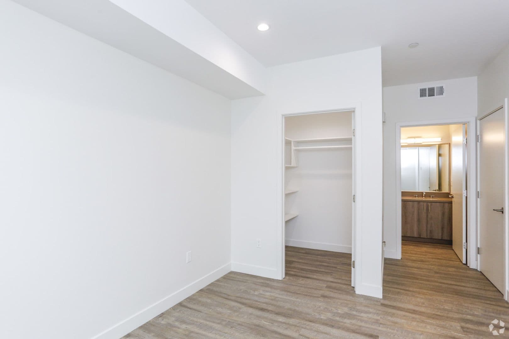 Los Angeles Apartment: 744 Hartford Ave