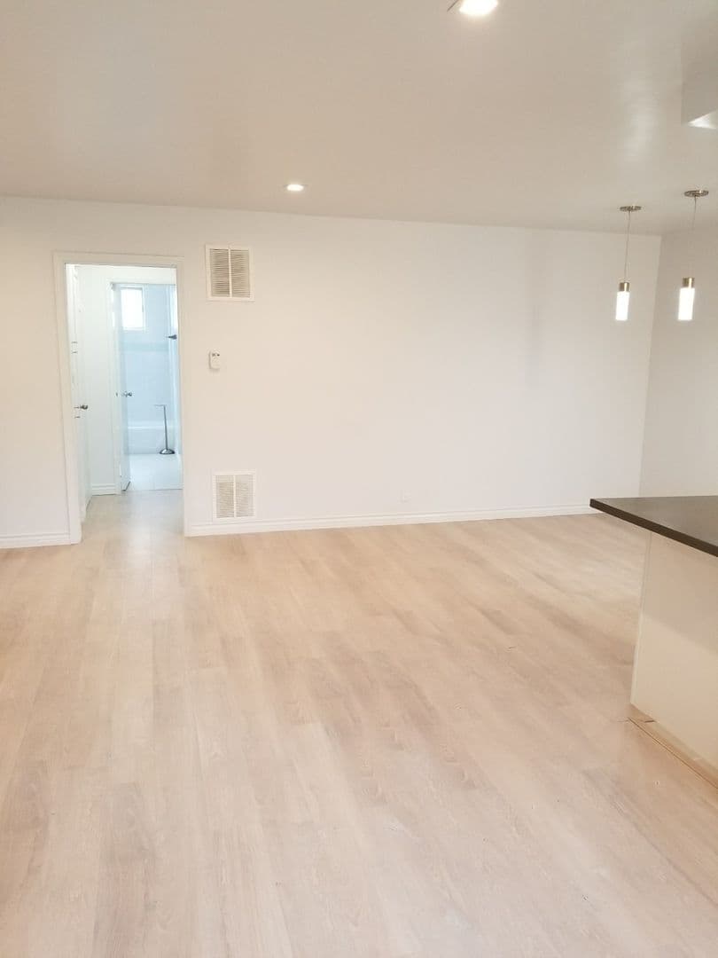 west hollywood Apartment: 7607 Norton Ave
