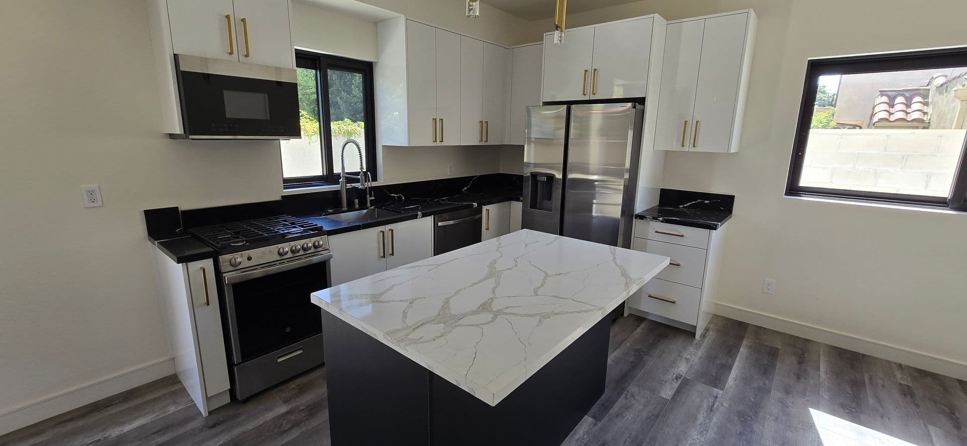 Los Angeles Apartment: 1920 S Sherbourne Dr