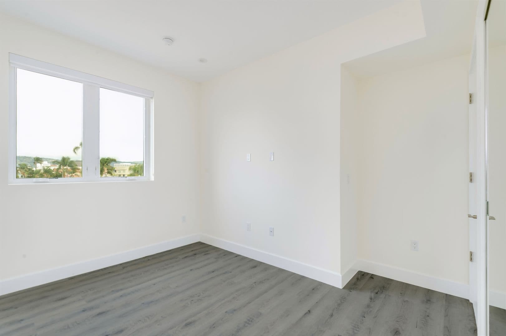 Los Angeles Apartment: 1237 S. Holt Ave