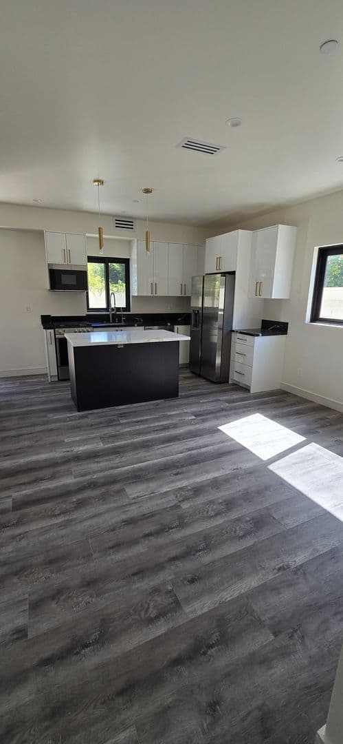 Los Angeles Apartment: 1920 S Sherbourne Dr