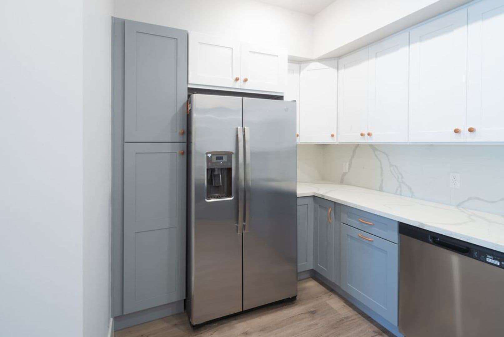 Palms Apartment: 3672 Jasmine Ave