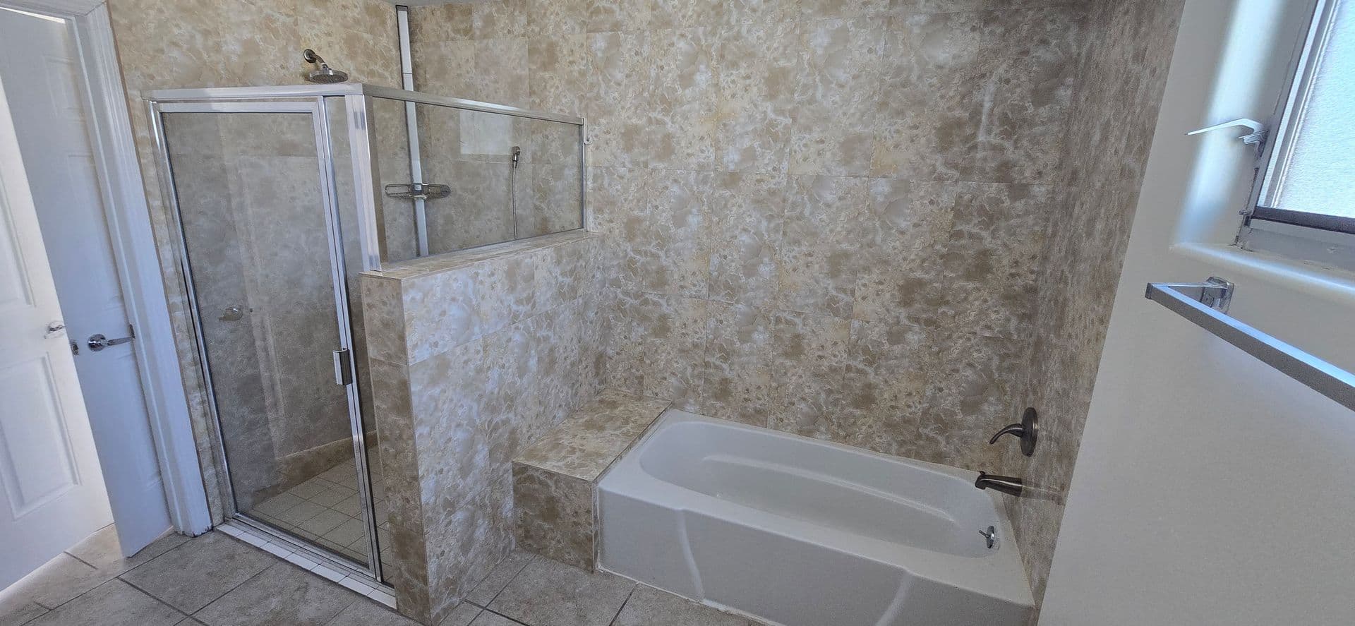Los Angeles Apartment: 1748 Colby Ave