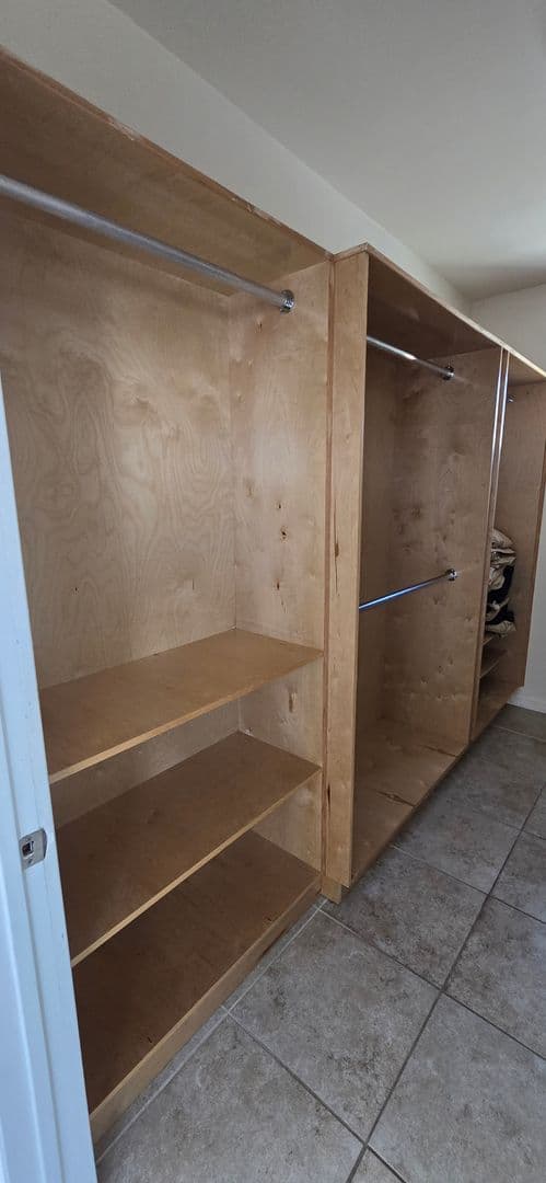 Los Angeles Apartment: 1748 Colby Ave