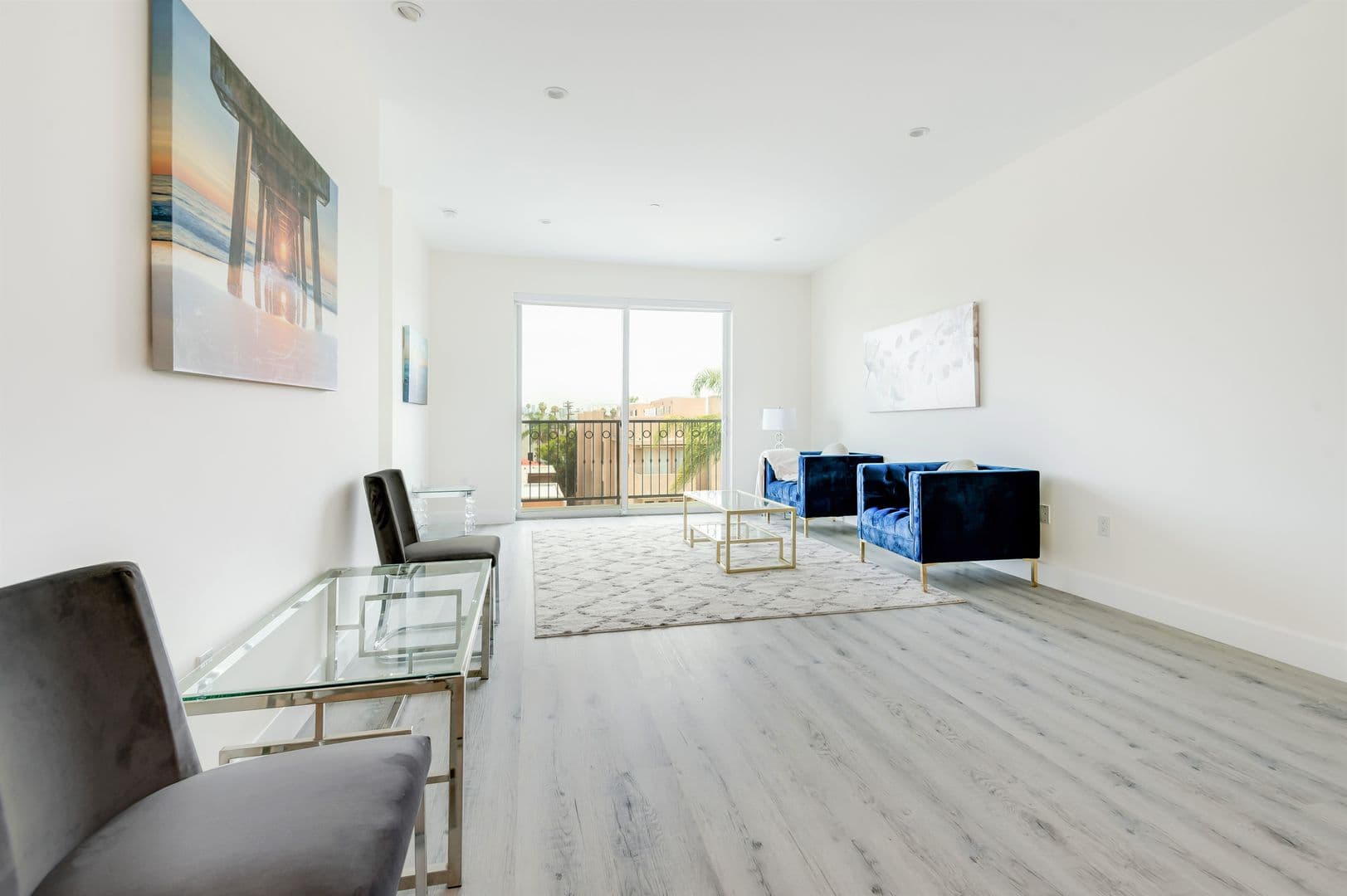Los Angeles Apartment: 1237 S. Holt Ave
