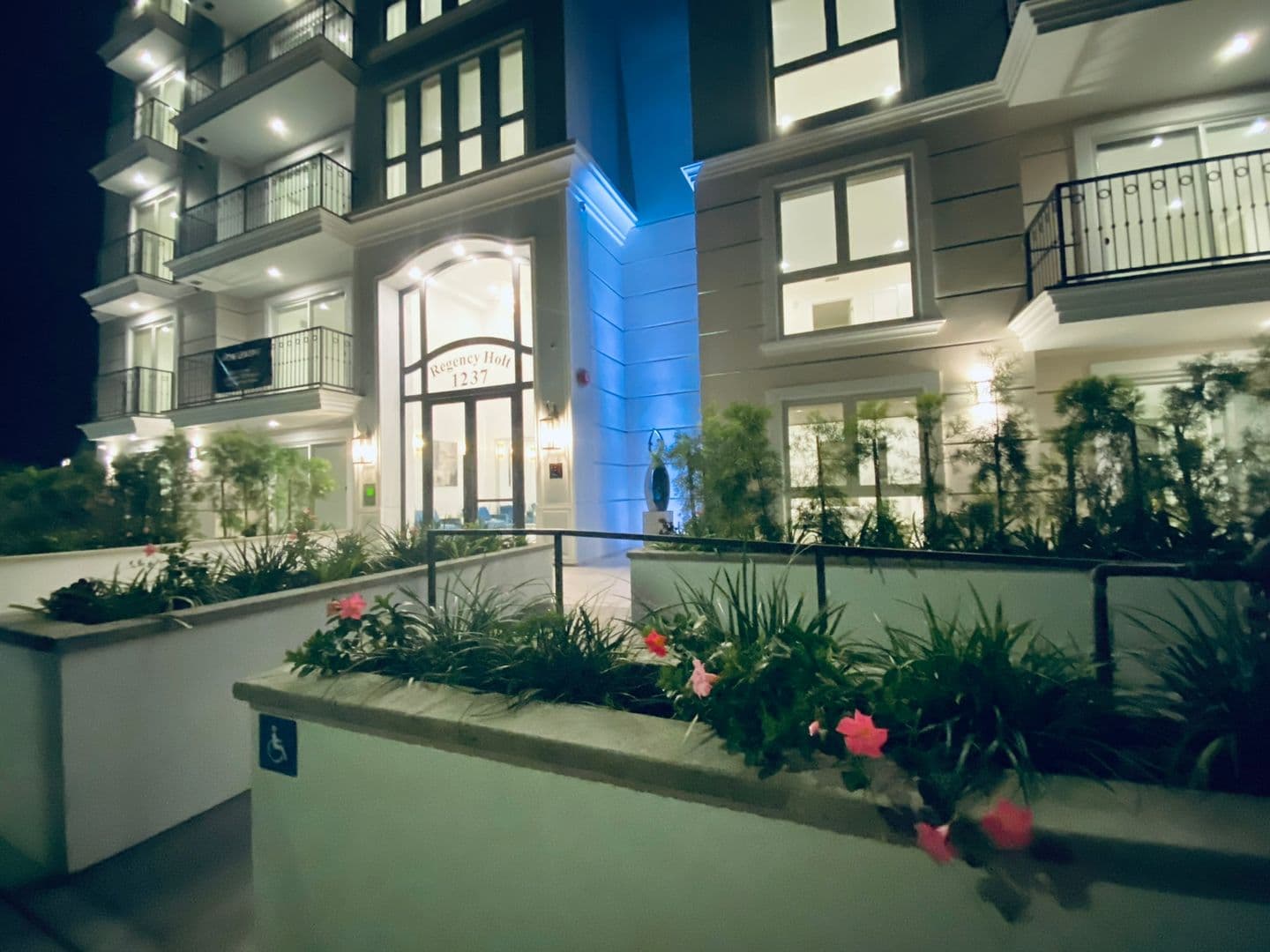 Los Angeles Apartment: 1237 S. Holt Ave