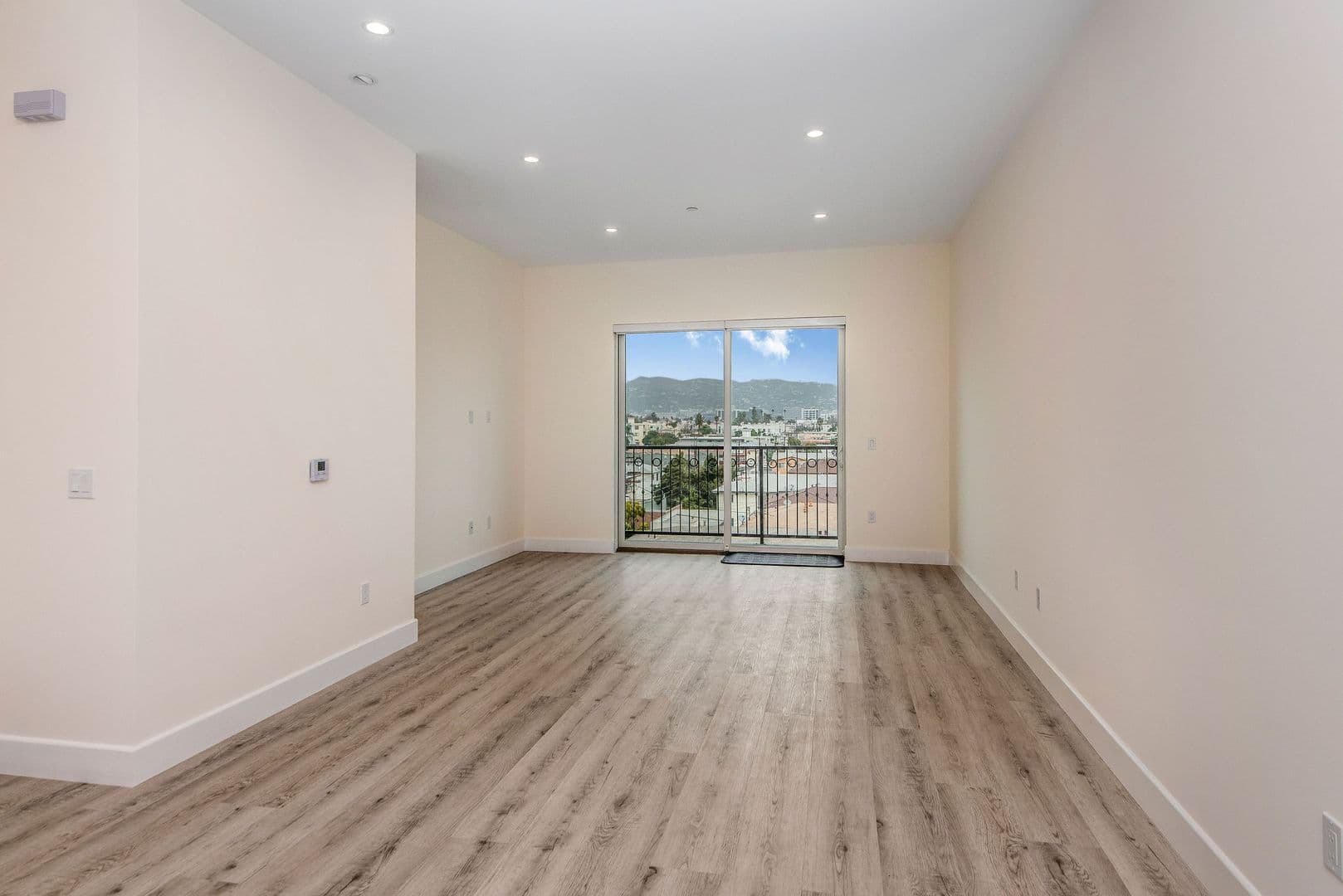 Los Angeles Apartment: 1237 S. Holt Ave