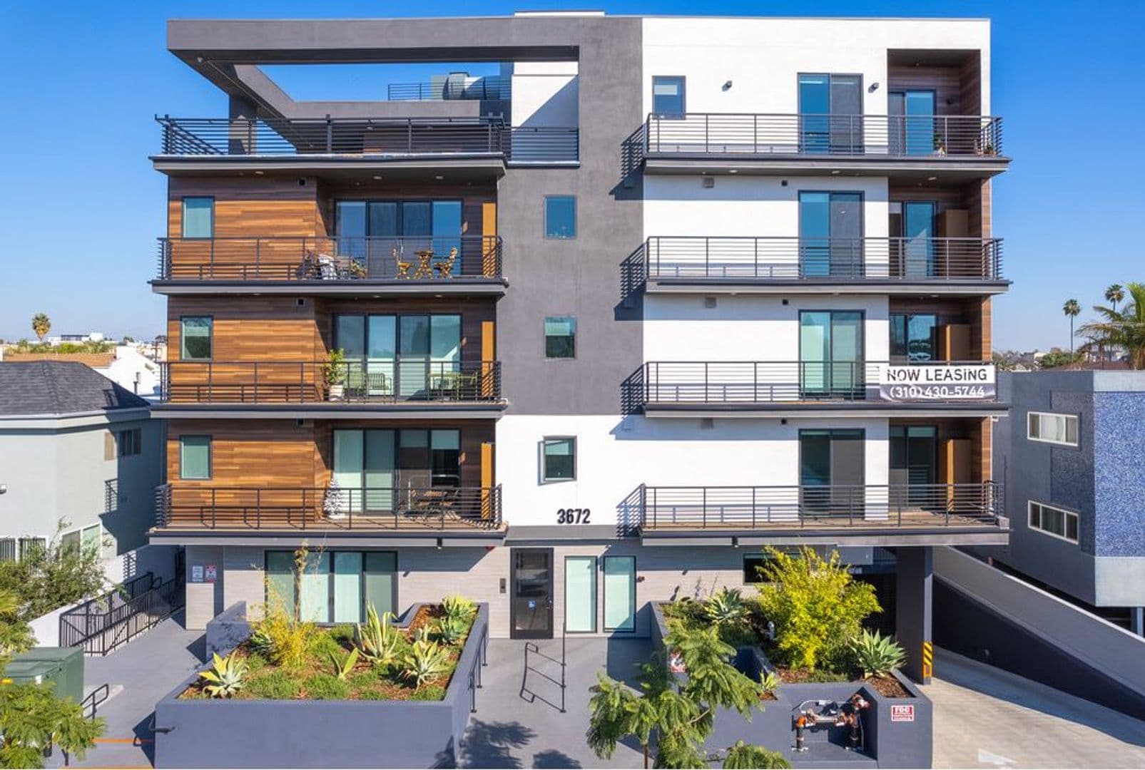 Palms Apartment: 3672 Jasmine Ave