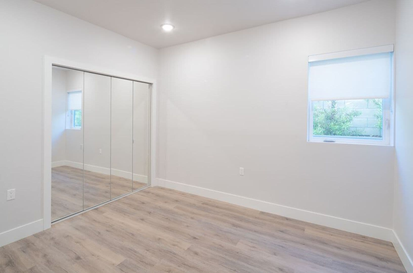 Palms Apartment: 3672 Jasmine Ave