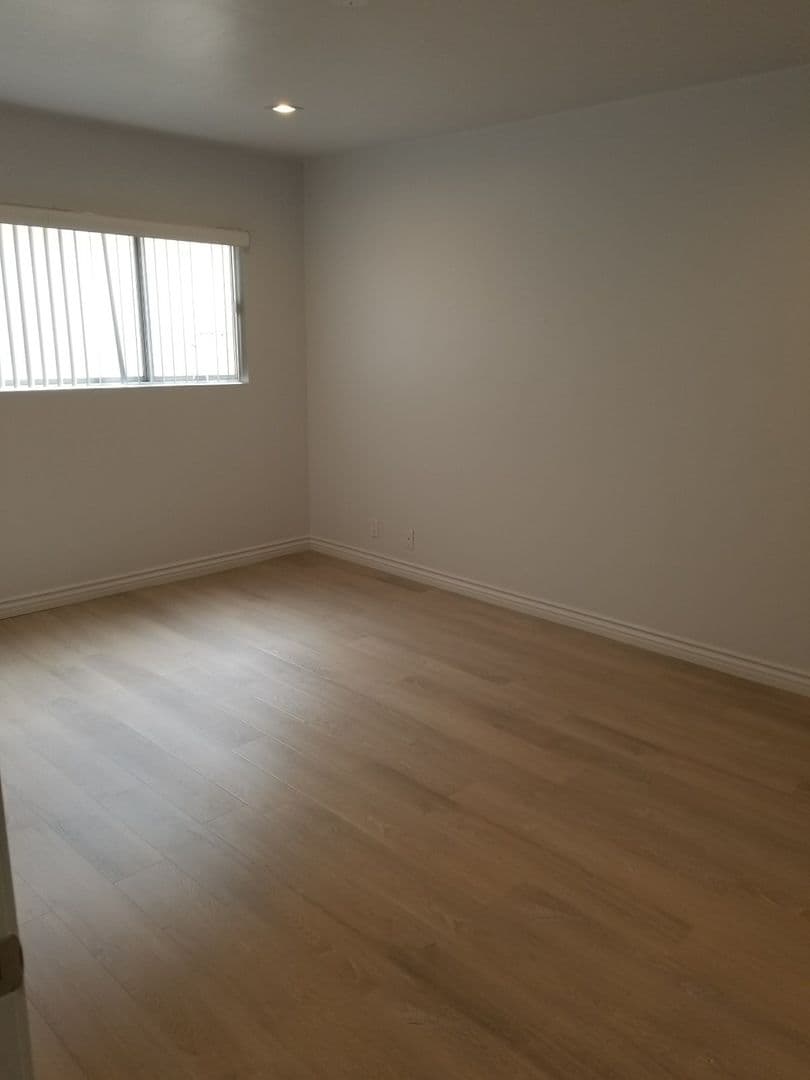 west hollywood Apartment: 7607 Norton Ave