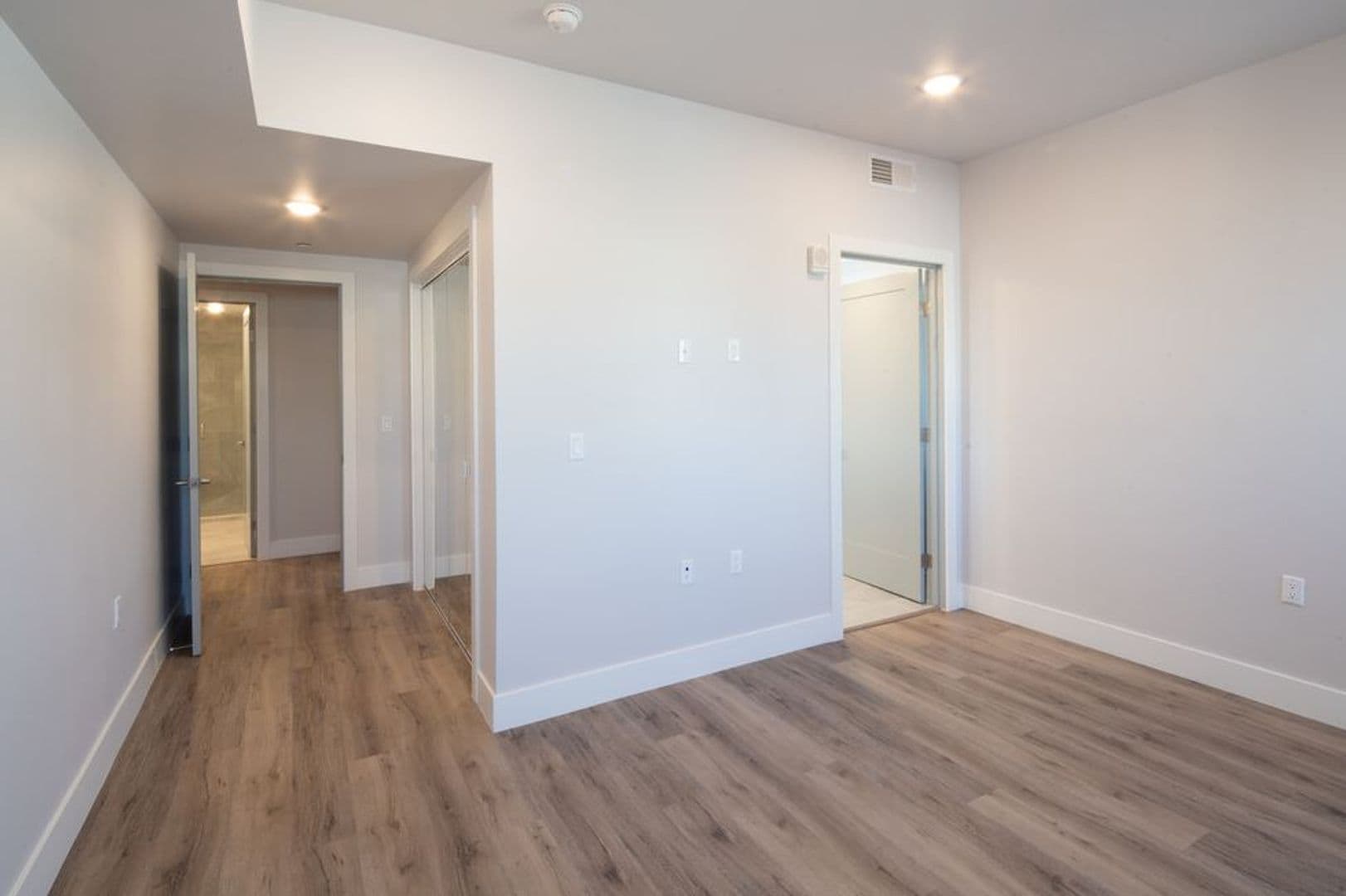 Palms Apartment: 3672 Jasmine Ave