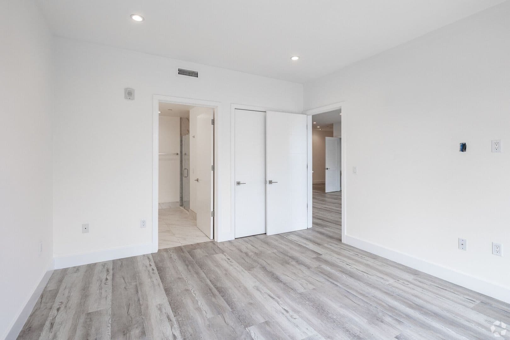 Los Angeles Apartment: 1237 S. Holt Ave