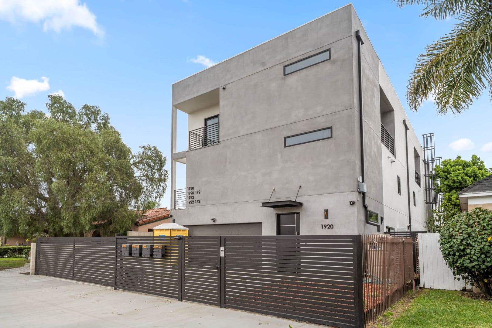 Los Angeles Apartment: 1920 S Sherbourne Dr
