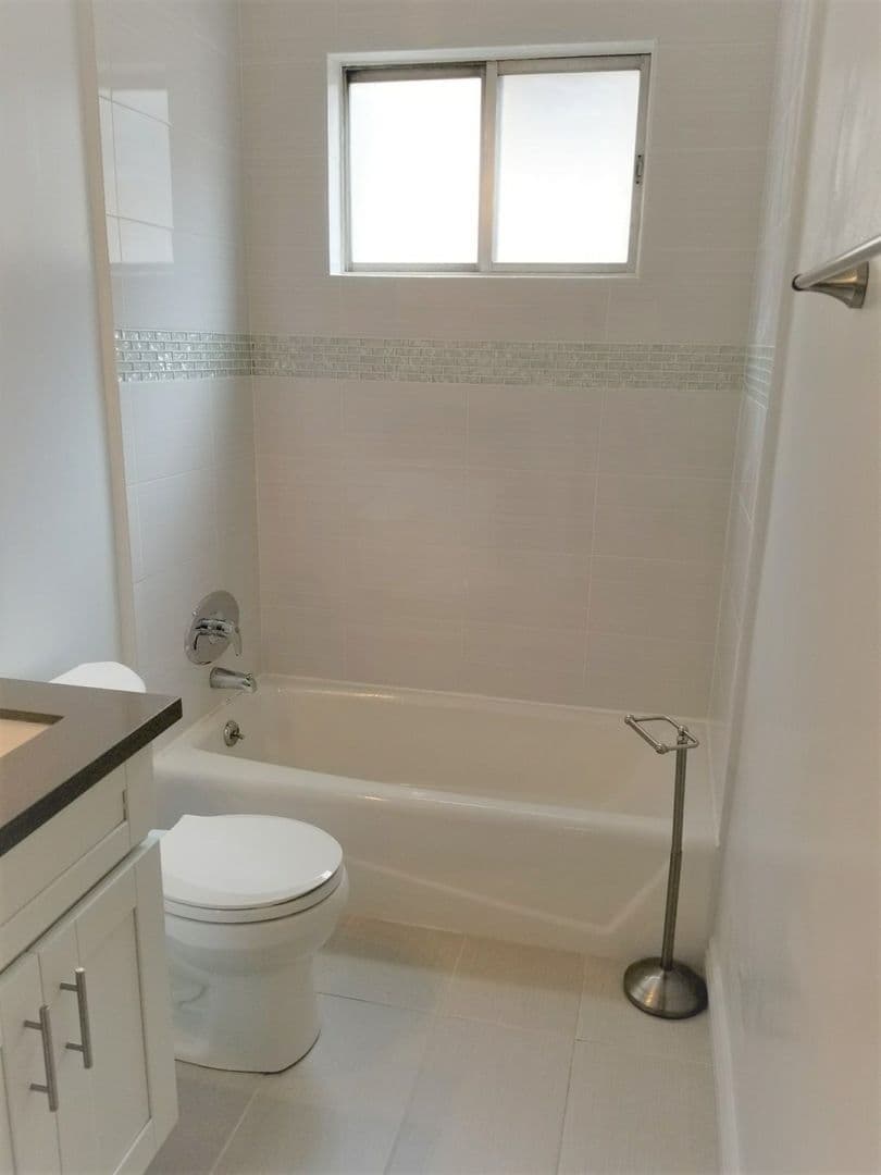 west hollywood Apartment: 7607 Norton Ave