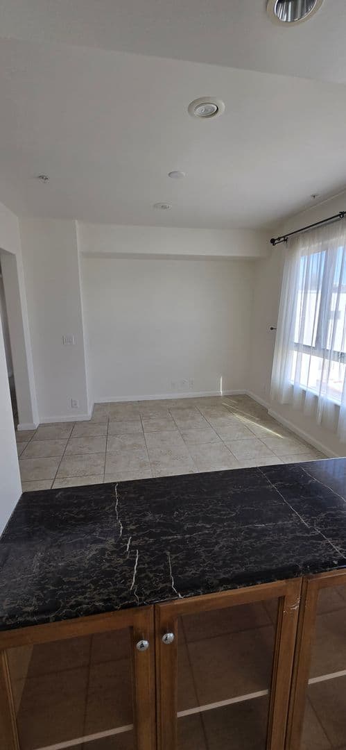 Los Angeles Apartment: 1748 Colby Ave