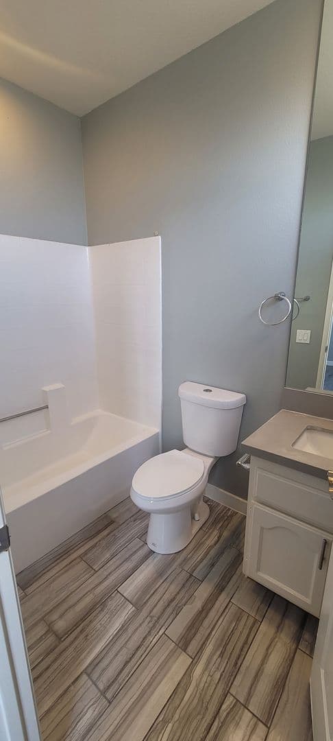 Los Angeles Apartment: 1457 S Shenandoah Ave
