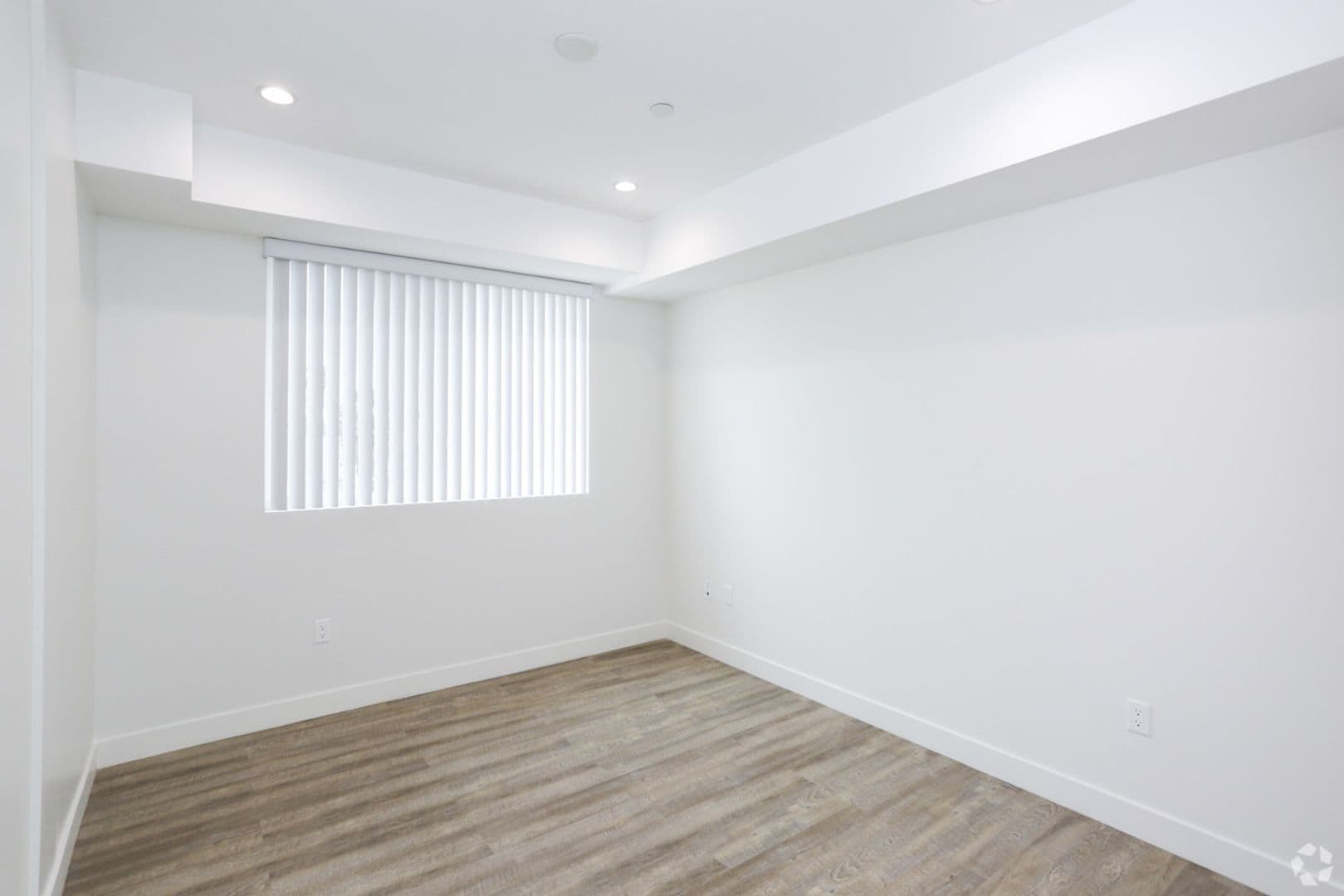 Los Angeles Apartment: 744 Hartford Ave