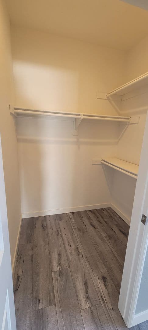 Los Angeles Apartment: 1457 S Shenandoah Ave