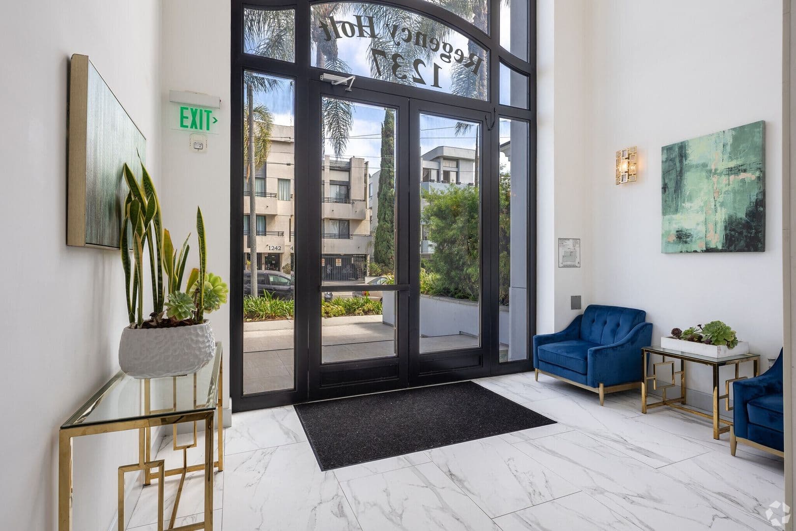 Los Angeles Apartment: 1237 S. Holt Ave